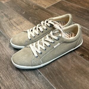 Taos Star Sneakers. Excellent condition. Barely worn.